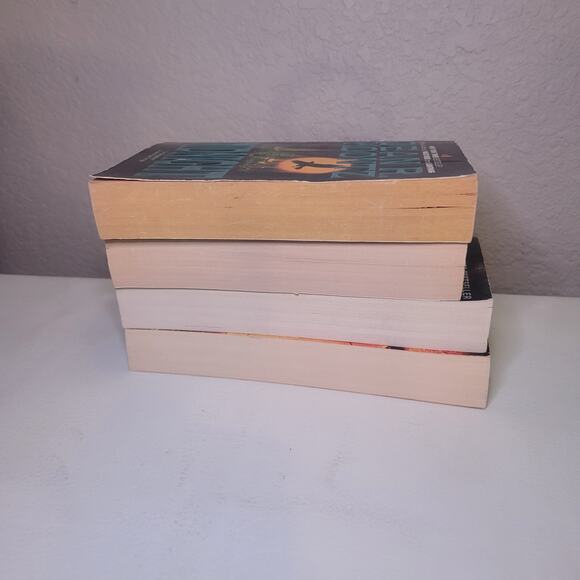 Dean Koontz Fiction 4 Book Bundle Paperback Books Suspense Mystery Novels - Picture 7 of 8